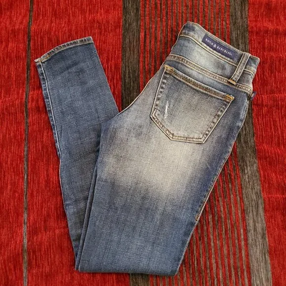Rock and Republic Distressed Skinny Jeans! Size 2 - Picture 1 of 10